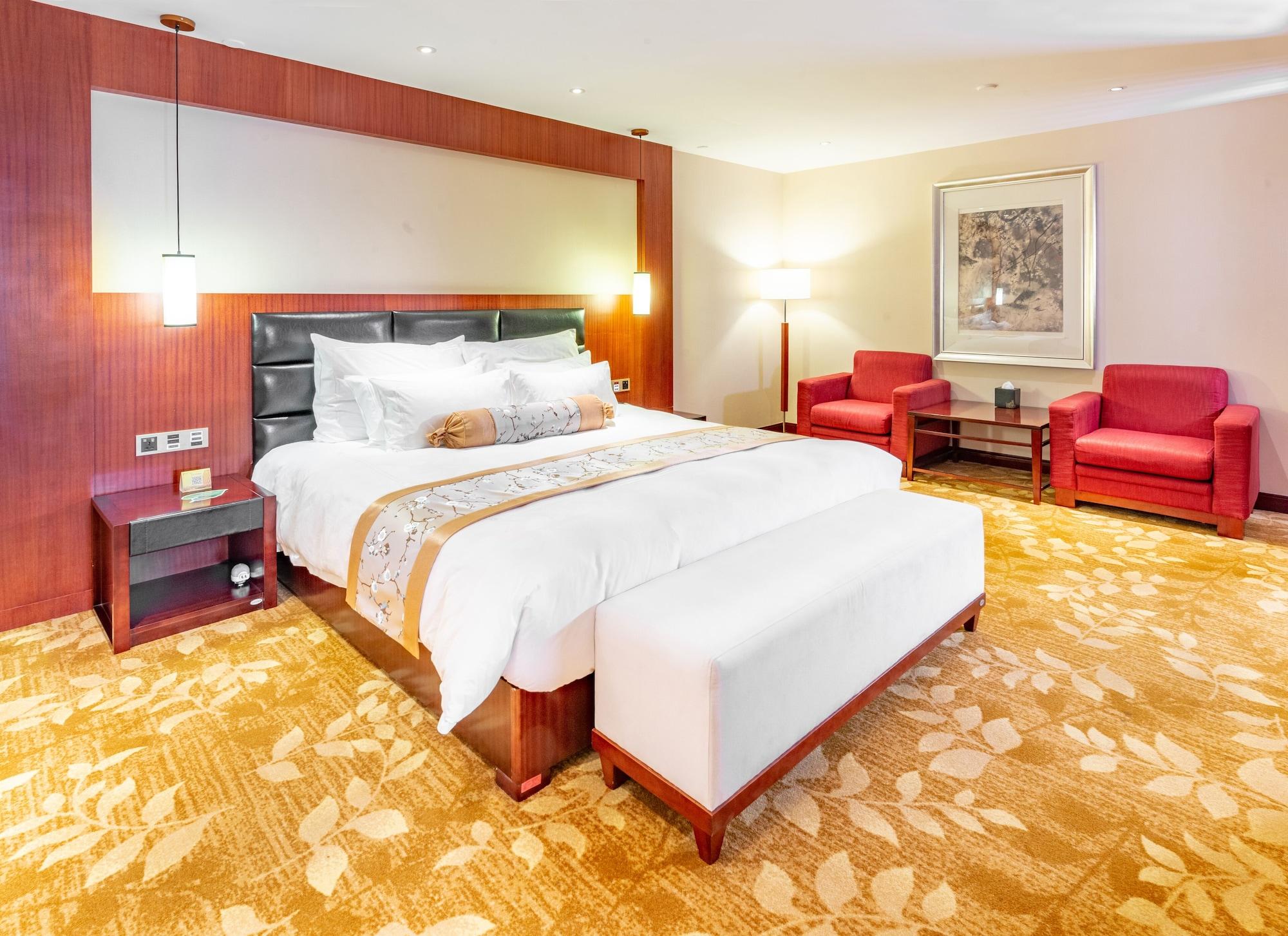 Отель Guangzhou Baiyun International Convention Center Экстерьер фото