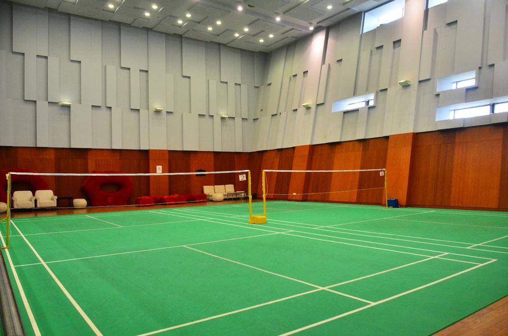 Отель Guangzhou Baiyun International Convention Center Экстерьер фото