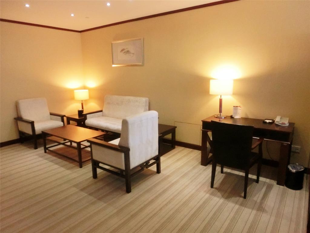 Отель Guangzhou Baiyun International Convention Center Экстерьер фото