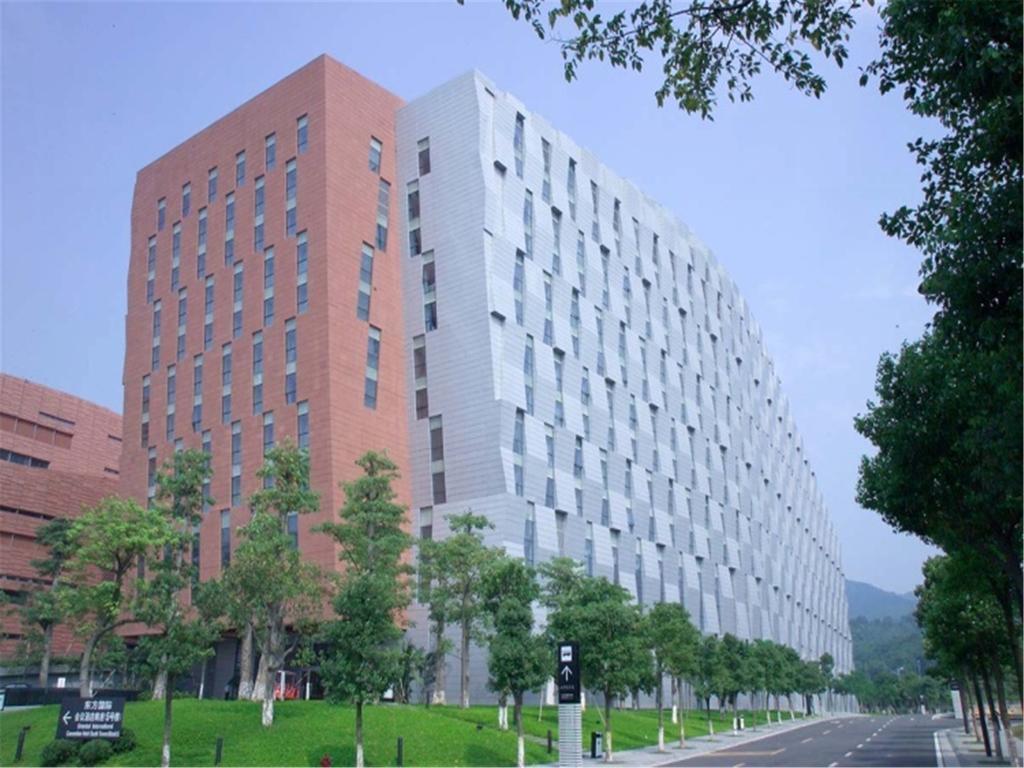 Отель Guangzhou Baiyun International Convention Center Экстерьер фото