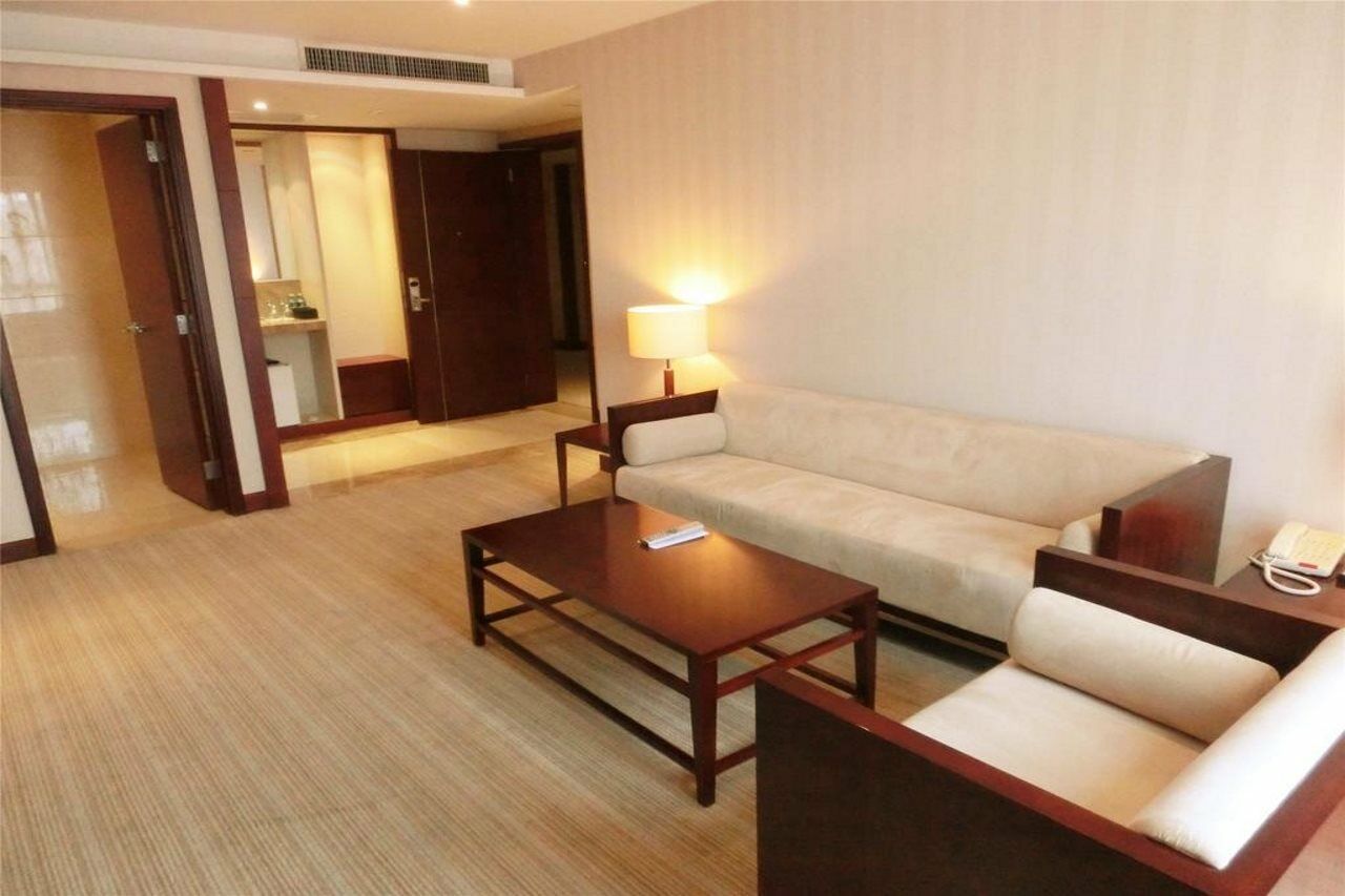 Отель Guangzhou Baiyun International Convention Center Экстерьер фото